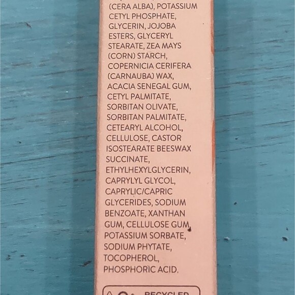 New Honest Beauty Extreme Length Mascara & Lash Primer - Picture 3 of 13